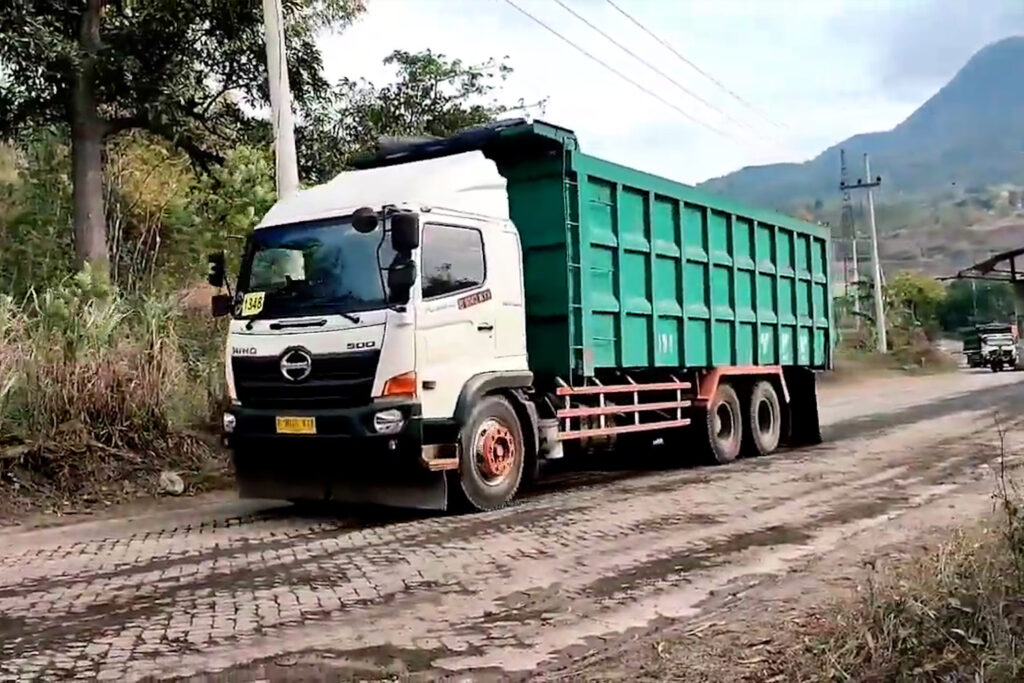 dump truk long chasis1